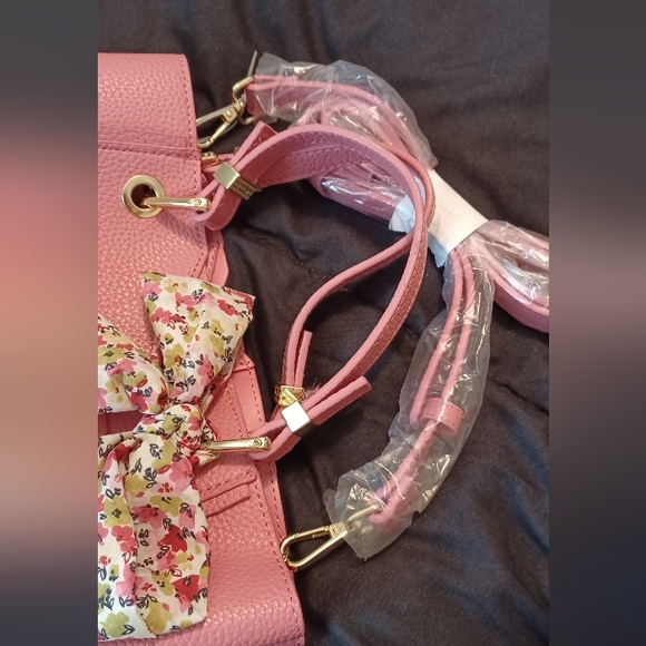 Steve Madden "Rasberry BKARTA" Handbag - Picture 4 of 16